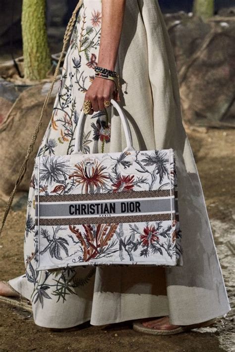 christian dior tote bag preis|christian dior book tote 2021.